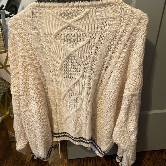 Taylor Swift cardigan size s/ xs (oversized) sold out everywhere! - Picture 4 of 7